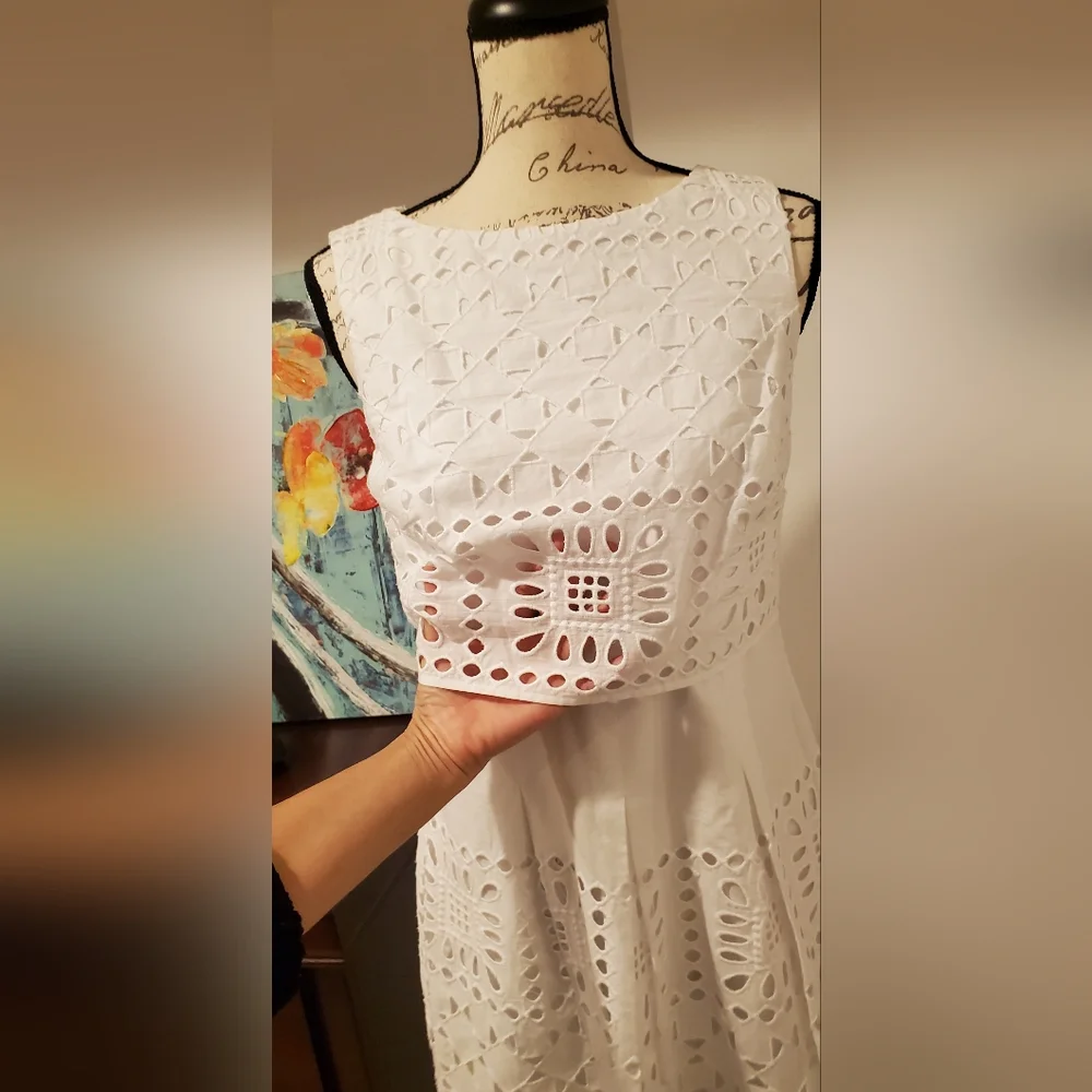 Lauren Ralph Lauren Woman's Cotton Eyelet, White Sleeveless Size 4. - Picture 4 of 6